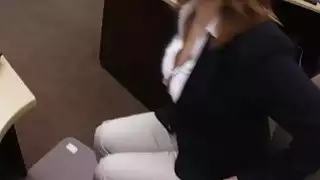 ضرب سيدة الأعمال الساخنة صفقة في مرهن