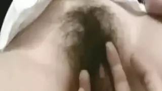 غير مطيع غال زيوت جسدها مما يجعلها أكثر جنسية
