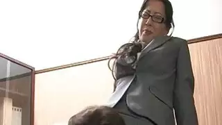الشركات الكبيرة الحمار الكلبة الآسيوية الحصول على اسلوب هزلي