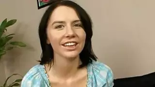 الديك الذكور يجعل الفرخ تمتص الأمر أصعب