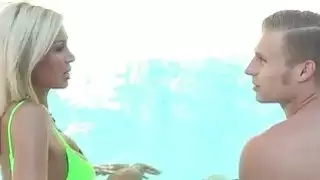 حللت Chastity Lynn جنبا إلى جنب مع stepmom لها كبير الثدي