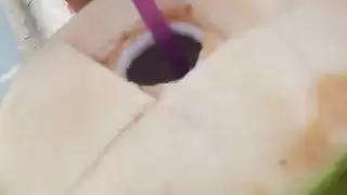 فتاة جميلة هواة التايلاندية تمتص القضيب القاسي رجل قرنية ويحصل على كس مارس الجنس