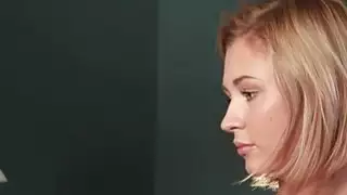 الرسام والصديقة الإناث في الجنس عن طريق الفم