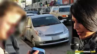 titties في غلاف بلاستيكي ضيق