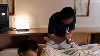 رونا يحصل على هزاز والقضيب الصلب
