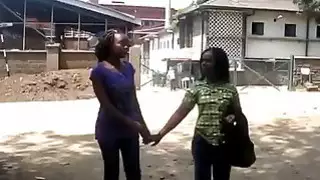 الهواة الأفريقية مثليه يأكل كس في الحمام