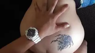 يستخدم Darling حلقها مثير للشفاء احتياجات الرجال