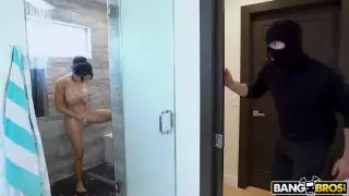 احصل على زيارة ضخمة لشهر يونيو في فيكتوريا