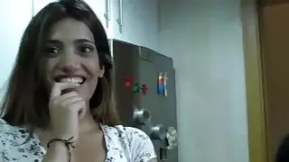 يأتي الرجل قرنية للتحقق من شقة والحصول على اللسان لطيف من قبل سمسار عقارات اللاتينية الساخنة