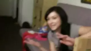 الرهانات عالية الحقيقة أو يجرؤ مع كلية أطفال