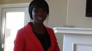 أسود MILF وكيل العقارات الملاعين لها قرنية العميل في الهواء الطلق