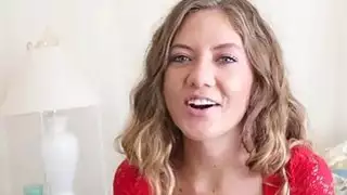 لطيف شقراء Kendall يحب إلى الحلق العميق!