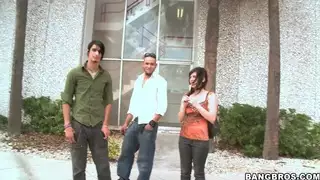 صحراء جولد وتايلور راي تم تصويرهما من حافلة الدوي