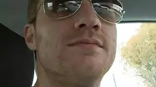 فرخ الساخنة هو deligting الرجل مع اللسان الجنسي