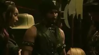 بحار يخلع مخالب كس صغير في مستودع السفن
