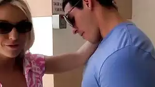 جبهة مورو لورا بنتلي ركوب لونغ Schlong على الأريكة