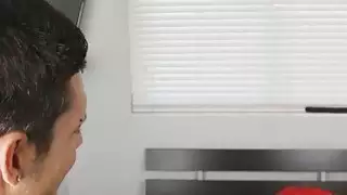 اليكسا كان يقطر رطب بينما اصبع يمارس الجنس مع الاصبع لها
