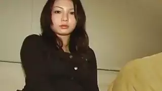 Riho يمسك عصا التحكم