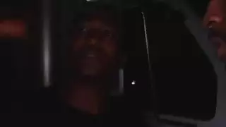 يمكن أن يرضي فقط الرجال السود هذه أمي سمراء مفلس