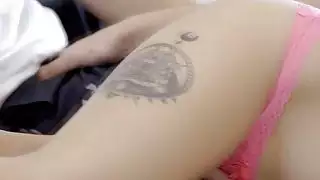 شارلوت كروس وميغان سيج في الثلاثي الساخن