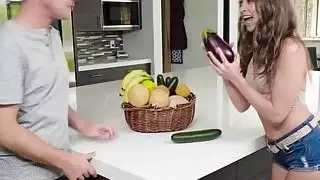 ريكي ريد تمتص جيسي جونز الديك ضخمة الحلق العميق