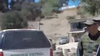 أمريكا الجنوبية امرأة سمراء الجمال مارس الجنس في الهواء الطلق على الحدود