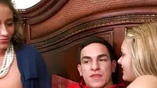 تشارك إيفا نوتي و ألي راي في قضيبك على السرير