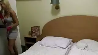 شقراء مذهلة يتيح لي اللعنة لها ضيق الحمار
