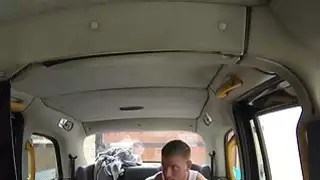 يحصل مفلس أنثى سائق سيارة أجرة خبطت حتى جيز