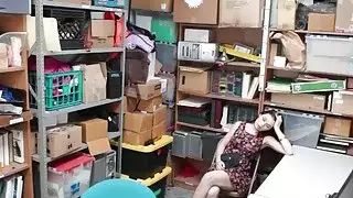 Shoplifter اناستازيا روز الانفجارات في بلدها ضيق كس