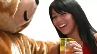 الديك القمه تجتاح تجربة مع hotties