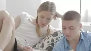 إيفا تقصف زميلتها في المدرسة