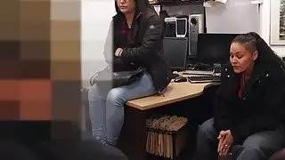 زوجان الفاسقات سرقة وسحق من حارس مرمى البيدق