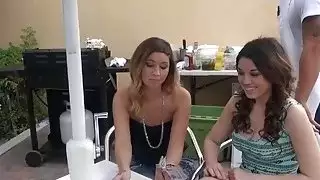 يحصل قصفت امرأة سمراء الساخنة فاتنة المتأنق مقرف للمال