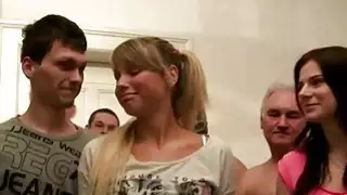 الاطفال الجميلة على استعداد ل gangbang
