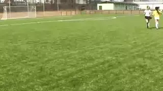 لاعب برازيلي يعيد للحكم
