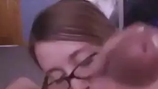 الفرخ مفلس لعق قبالة juts الفوضى