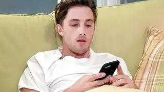 Stepmom براندي الحب يساعد الشاب مع نظيره بونر