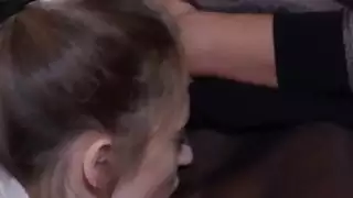 19yo تلميذة يحصل على havingsex من strap في
