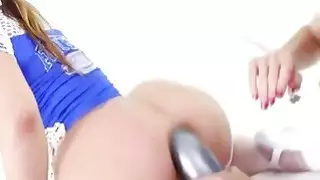 إرضاء فاتنة اختبار الحمار مع لعبتها