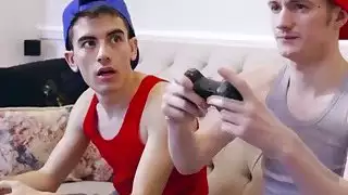 تمتص أمي الديك صديق صغير على المطبخ