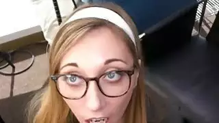 جميل شاحب شقراء إيما هيز يحصل على أهبل توغلت كرات عميق