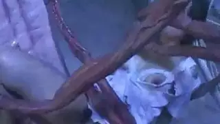 ممرضة اتخذت داخل الوحش الغريبة!