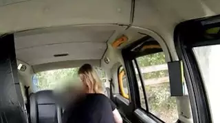 Slutty الهاوي فتاة يحصل على لها الحمار banged بواسطة سائق سيئة