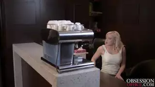شقراء ساخنة فيكتوريا يحب مزيج العمل والمتعة