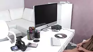 جميلة صغيرتي فاتنة يلعق وكيل الإناث في الصب