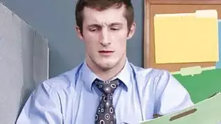 ابنة و stepmom حصة الديك جيدة في المرحاض في العمل