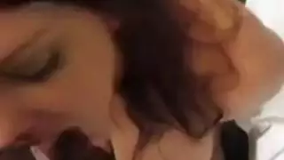 العبيد deepthroating Stacey حث بواسطة اللف