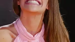 في سن المراهقة كريستين تبحث غريب مع كيمي