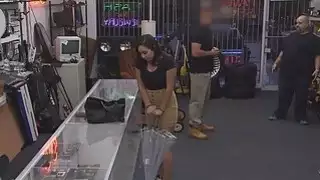 هوتي حبيبتي وجود لها كس ممزق مفتوحة للنقد